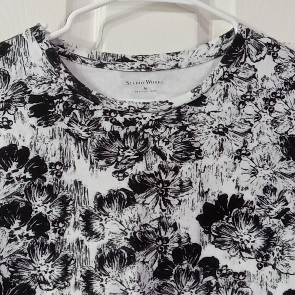 Studio Works women's top - Picture 3 of 5